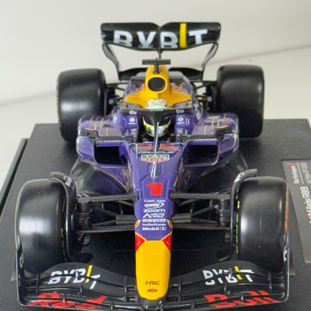 Red Bull Racing RB19 Model Car - Picture 3 of 15
